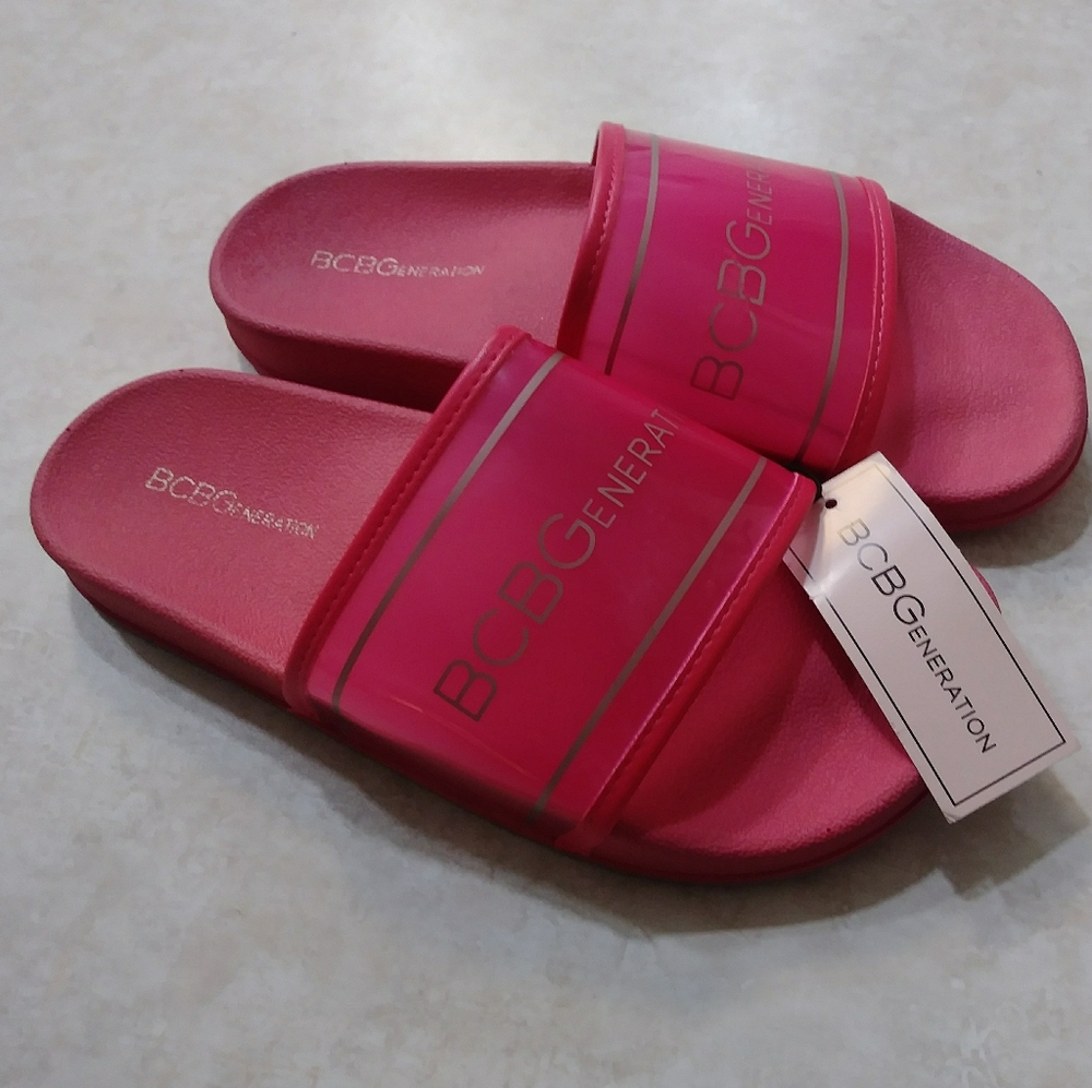 BCBG pink Slides NWT